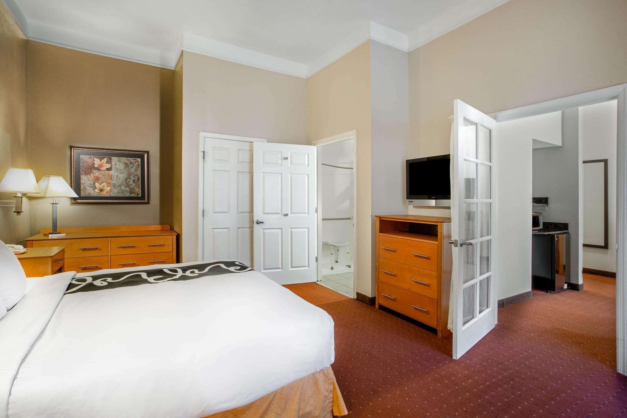 La Quinta Inn & Suites By Wyndham Норфолк Екстериор снимка
