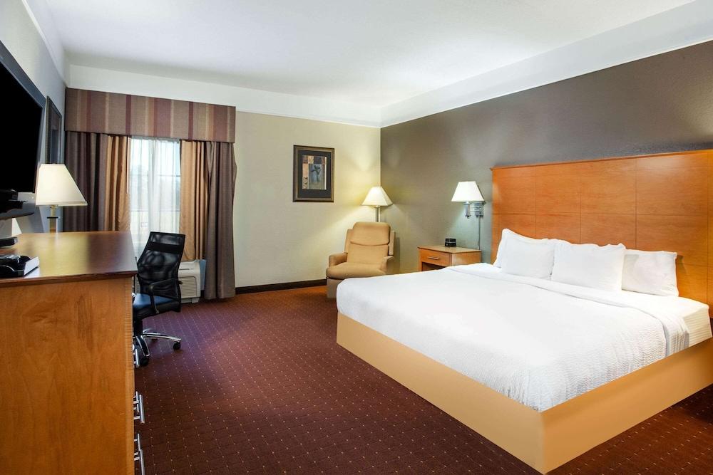 La Quinta Inn & Suites By Wyndham Норфолк Екстериор снимка