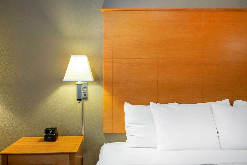 La Quinta Inn & Suites By Wyndham Норфолк Екстериор снимка