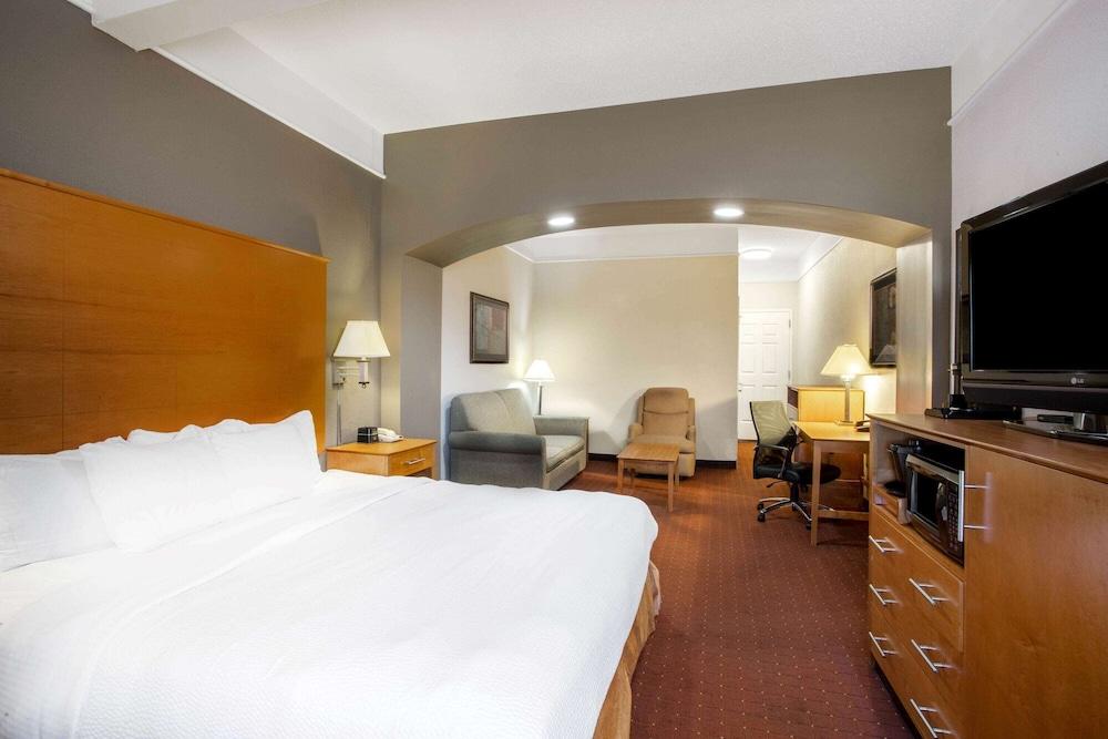 La Quinta Inn & Suites By Wyndham Норфолк Екстериор снимка