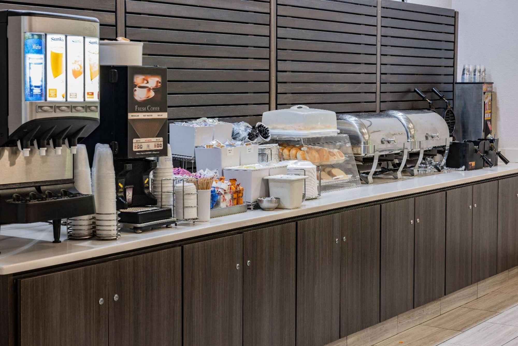 La Quinta Inn & Suites By Wyndham Норфолк Екстериор снимка