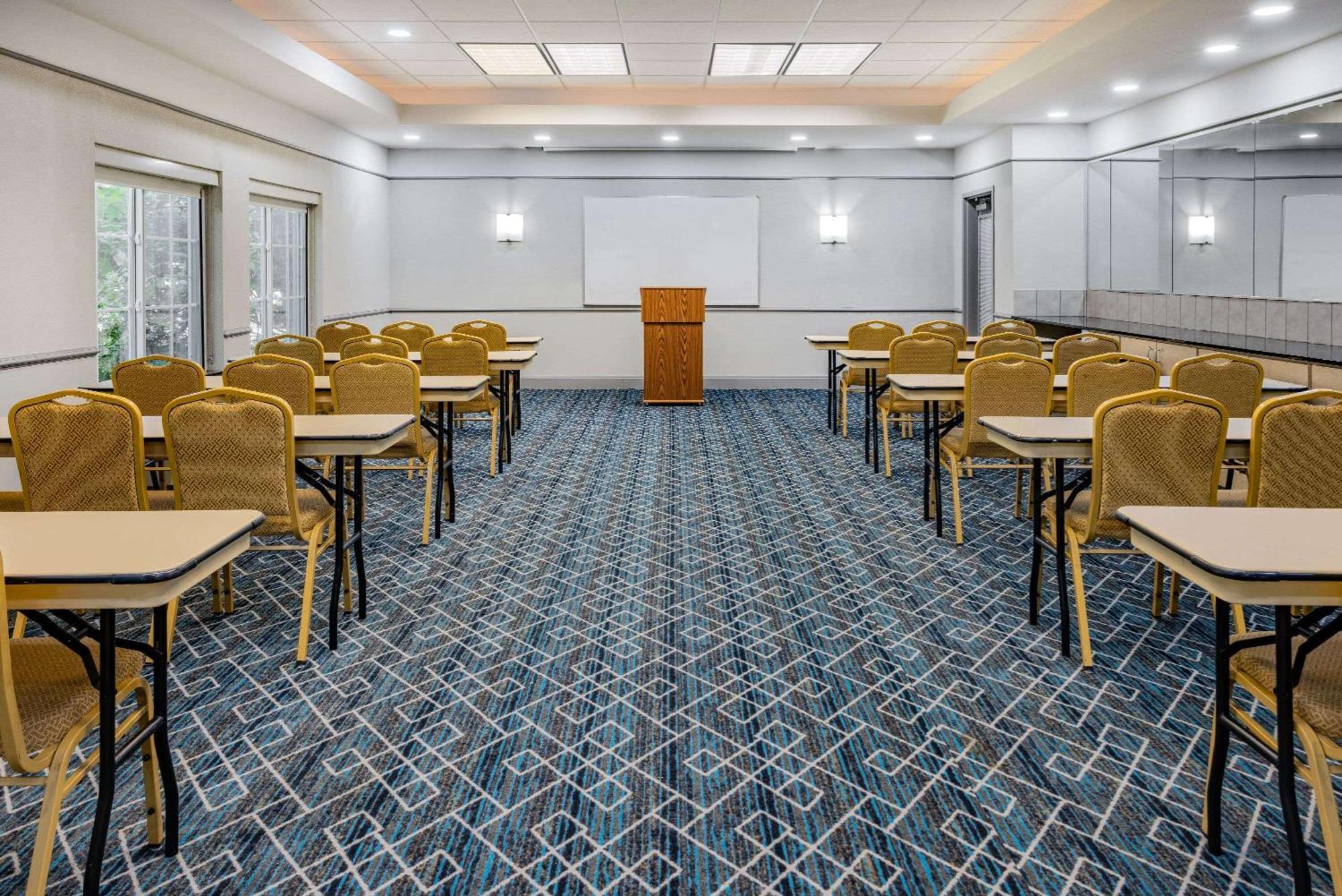 La Quinta Inn & Suites By Wyndham Норфолк Екстериор снимка